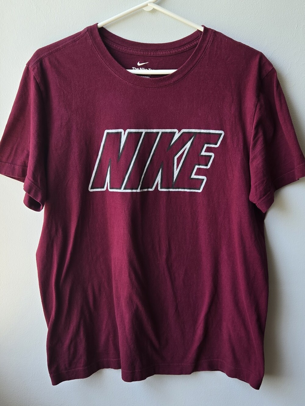 Nike Mens Medium Burgundy Relaxed Fit Casual Back To School